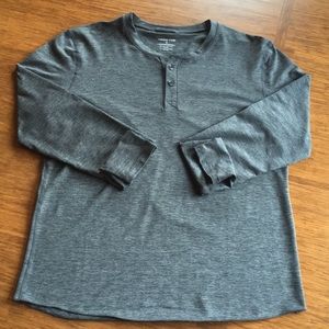 Long sleeve active wear shirt